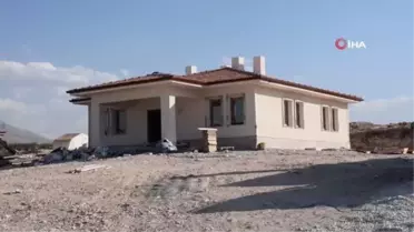 Deprem bölgesi Malatya'da köy evleri yapımında sona gelindi
