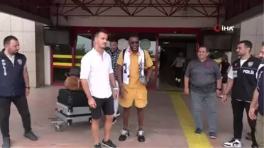 Samsunspor'un yeni yıldızı Ntcham havalimanında karşılandı