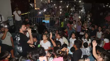 Gökhan Akar, depremzedeler için sahne aldı