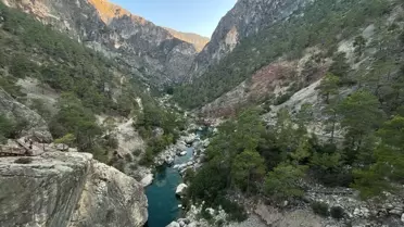 Ermenek Çayı üzerindeki Yerköprü Şelalesi doğal güzellikleriyle büyülüyor