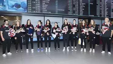 19 Yaş Altı Kızlar Dünya Şampiyonası'nda Gümüş Madalya Kazanan Milli Takım Yurda Döndü