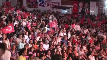 Esenyurt'ta Vatandaşlar Ceylan Ertem Konseri ile Eğlendi