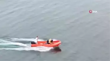 Sinop'ta Denizde Hareketsiz Halde Bulunan Vatandaşa Sağlık Ekipleri Müdahale Etti