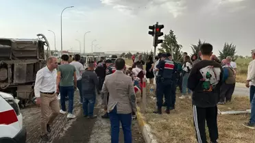 Afyonkarahisar Emirdağ'da minibüs ile kamyon çarpıştı: 25 yaralı
