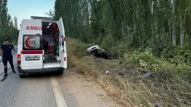 Malatya'da Otomobil Şarampole Devrildi: 2 Yaralı