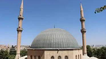 Şanlıurfa'daki Dergah ve Rızvaniye Camilerinin Minareleri Restore Edildi