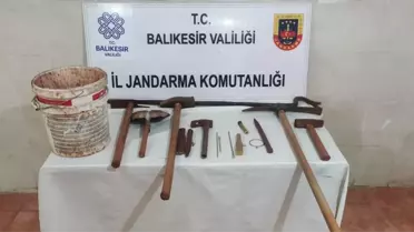 Balıkesir Savaştepe'de Kaçak Kazı Operasyonu: 2 Şüpheli Yakalandı
