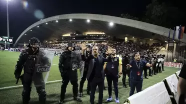 Fenerbahçe - Maribor maçı tribün olayları nedeniyle durdu