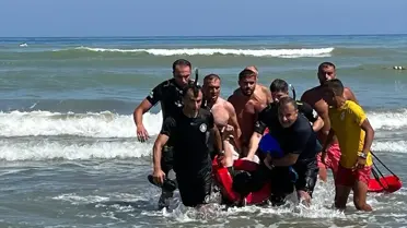 Samsun'da Denizde Boğulma Tehlikesi Geçiren Aile Kurtarıldı