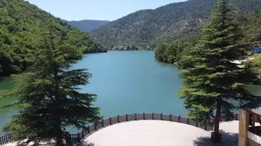 Amasya'nın Taşova ilçesinde bulunan Boraboy Gölü Tabiat Parkı, serin havasıyla vatandaşların uğrak yeri oldu