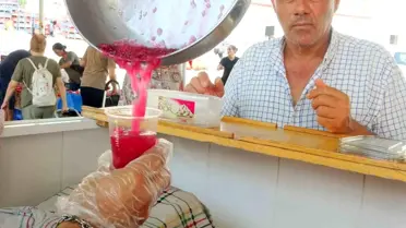 Muğla'da Vatandaşlar Kar Helvasıyla Serinliyor