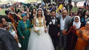 Alman gelinle Hakkarili damat yöresel düğünle evlendi