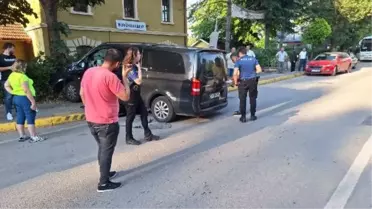 Freni boşalan tur minibüsü ağaca çarptı; 5'i turist 6 yaralı