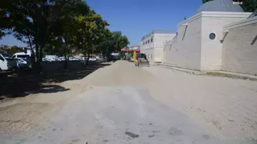 Kırşehir Belediyesi Ahi Külliyesi ve Zanaatkarlar Çarşısı çevresinde düzenleme çalışmalarına devam ediyor