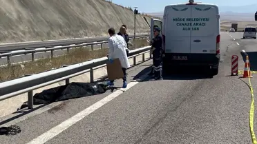 Niğde'de Otomobilin Çarptığı Motosikletin Sürücüsü Öldü, Bir Kişi Yaralandı
