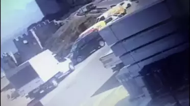 Sinop'ta Denize Girmek İçin Sahile Giden Sürücünün Aracı Sahil Yoluna Düştü