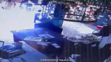Malatya'da 5 Büyüklüğündeki Deprem Anı Güvenlik Kameralarına Yansıdı