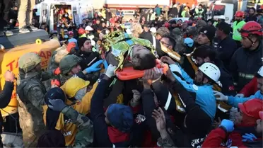 Deprem enkazından 108. saatte çıkarılmışlardı! Tüm aile, küçük kızın tükürüğüyle hayata tutunmuş