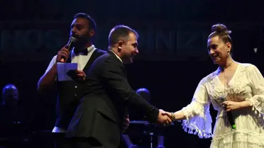 Orhangazi Erzurumlular Derneği tarafından düzenlenen Erzurum Şenlikleri Azerin konseri ile sona erdi