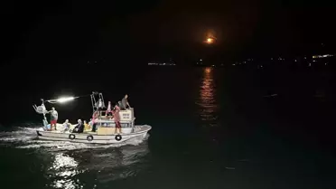 Karadeniz'de Balıkçılar Avlanma Sezonunu Dolunay Eşliğinde Başlattı