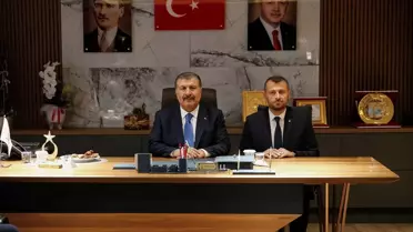 Bakan Koca, Kasımiye Medresesi'nde gençlerle buluştu