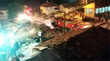 Kütahya'da Samanlıkta Çıkan Yangın Kontrol Altına Alındı