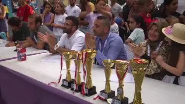 Çatalca'da Erguvan Festivali'nde Kedi ve Köpekler 'En Şık Pati' Yarışması Düzenlendi