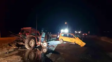 Çorum'un Alaca ilçesinde traktör ile ticari taksi çarpıştı: 3 yaralı