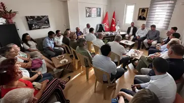 CHP İzmir İl Başkanı Şenol Aslanoğlu ve il başkan yardımcıları Foça İlçe Başkanı Esen Çeşmeci'yi ziyaret etti