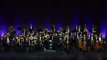 Cumhuriyet'in 100'üncü yılı Türkiye Gençlik Filarmoni Orkestrası konseri ile kutlandı