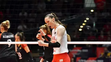 Fenerbahçe Başkanı Ali Koç, Eda Erdem Dündar için heykel dikileceğini açıkladı