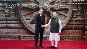 Hindistan Başbakanı Nerandra Modi, zirve öncesi Cumhurbaşkanı Erdoğan'ı karşıladı