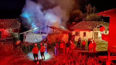 Amasya'da Ahır Yangını Söndürüldü