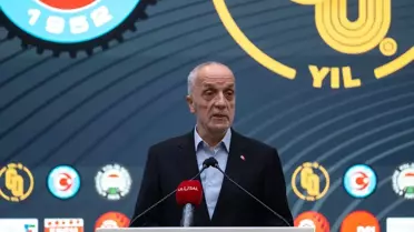 TÜRK-İŞ Genel Başkanı Ergün Atalay, Türkiye Yol-İş Sendikası'nın 60'ıncı kuruluş yıl dönümü programına katıldı