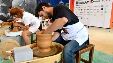 Tepebaşı Belediyesi'nin düzenlediği 16. Uluslararası Eskişehir Pişmiş Toprak Sempozyumu'nda heyecanlı torna yarışması