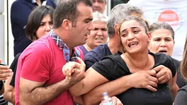 Antalya'da Motosiklet Kazasında Hayatını Kaybeden 3 Gencin Cenazeleri Ailelerine Teslim Edildi