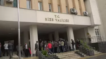 İyi Parti Rize İl Teşkilatı, Valilik Önünde Açıklama Yaptı: 'Sözde Eğitim ya da Barınma Merkezlerine, Bırakın Müsamaha Gösterilmesini, Derhal...