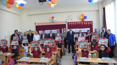 Kahramankazan Belediyesi İlkokul Öğrencilerine Kırtasiye Yardımı Yaptı