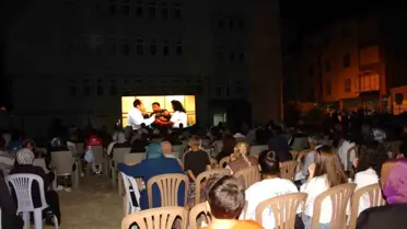 AK Parti Milletvekili Serkan Bayram, kendi hayatının anlatıldığı 'Buğday Tanesi' filmini izledi
