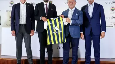 Fenerbahçe Petrol Ofisi Kadın Futbol Takımı ile arsaVev arasında sponsorluk anlaşması imzalandı