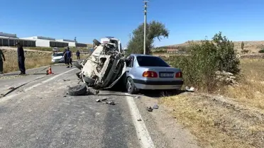 Aksaray'da kafa kafaya çarpışan otomobillerde 3 ölü, 2 yaralı