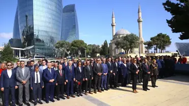 Bakü'nün kurtuluşunun 105. yıl dönümü dolayısıyla Türk Şehitliği'nde tören düzenlendi