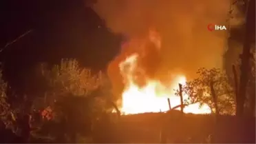 Rize Çayeli'nde çıkan yangında ev kullanılmaz hale geldi
