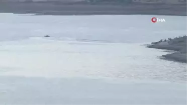İzmir Menderes'te Tahtalı Barajı'na düşen helikopterle ilgili yapılan çalışmalara hava koşulları nedeniyle ara verildi.