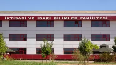 Dicle Üniversitesi Dekan Yardımcısı Bıçaklı Saldırıya Uğradı