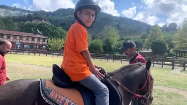 Minik öğrenciler, binicilik tesislerinde keyifli vakit geçirdi