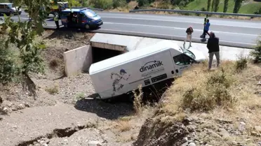 Amasya'da minibüs menfeze uçtu, sürücü yaralandı