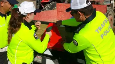 Taşköprü'de şeker pancarı kampanyası öncesinde traktör sürücülerine reflektör dağıtıldı