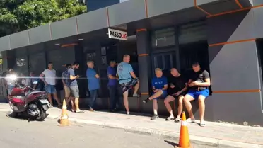 Feyenoord Taraftarları Szymanski'ye Destek İçin Kuyrukta Bekledi