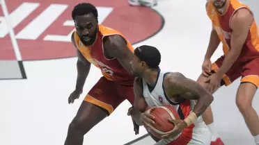 Galatasaray Nef, Bahçeşehir Koleji'ni 79-67 yenerek üçüncü gün ilk maçını kazandı